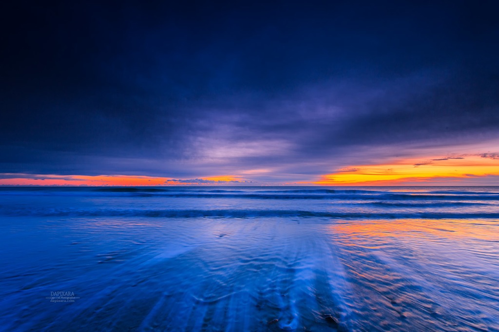 Pleasant Atlantic Ocean sunrise today from Nauset beach. Dapixara images https://dapixara.com
