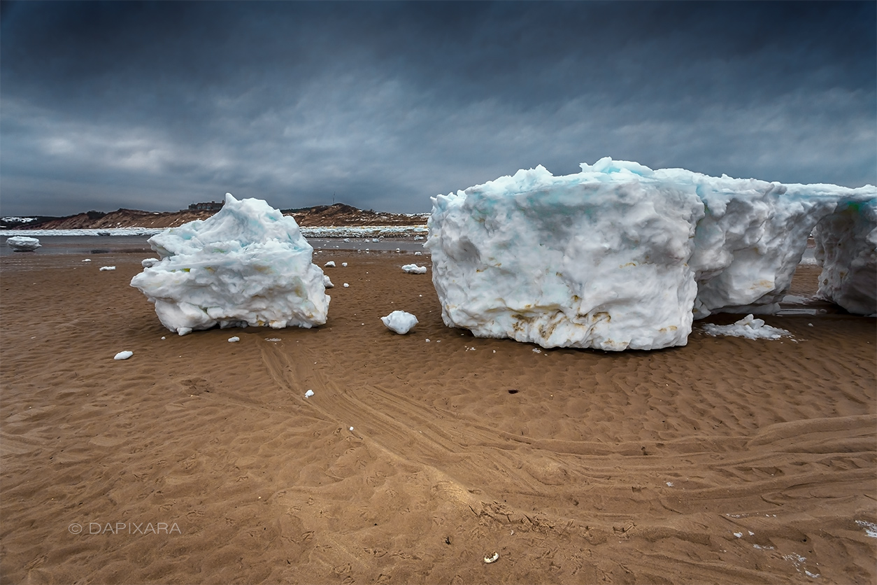 Death Valley have sliding Rocks, We in Cape Cod (sailing) moving ice. Photographer Dapixara.
